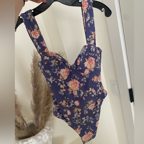 WE WORE WHAT Danielle vintage one piece swimsuit - Picture 5 of 12